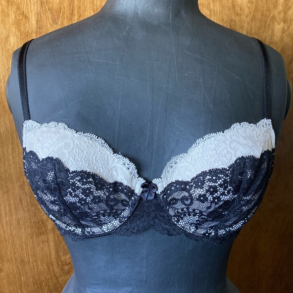 Victoria’s Secret VS Dream Angels Lace Demi Bra in Black and Cream 34B EUC - Picture 4 of 4